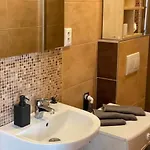 Apartmán Adm Spacious In Center - Wifi, Coffee, Ac