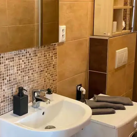 דירה Adm Spacious In Center - Wifi, Coffee, Ac