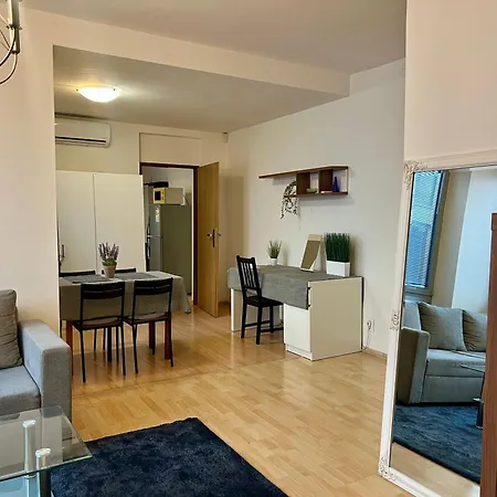 Adm Spacious In Center - Wifi, Coffee, Ac *